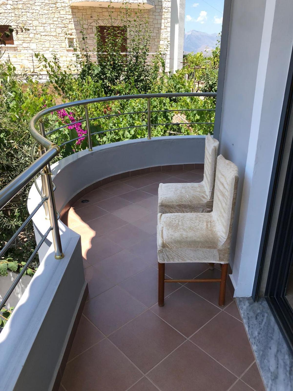 Mona's Sarandë
