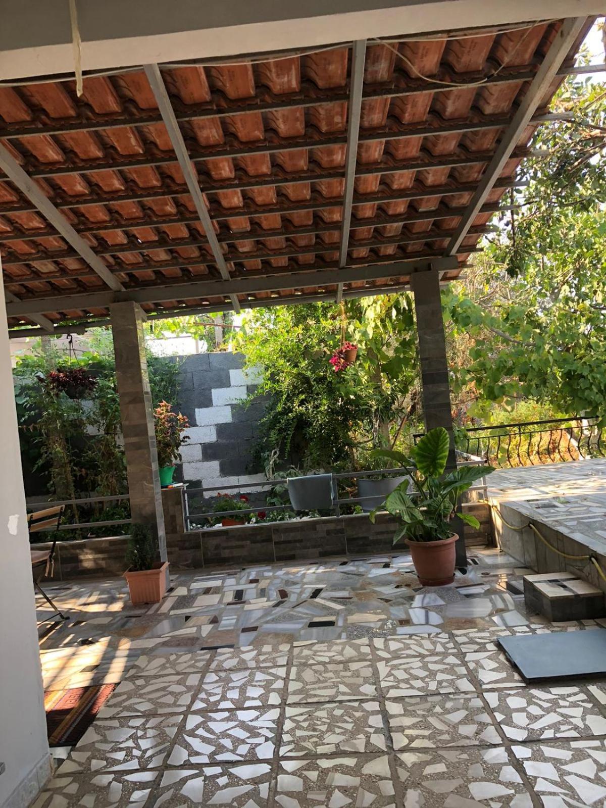 Mona's * Sarandë